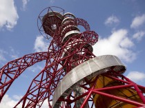 La tour Orbit de Londres transformée en toboggan ...