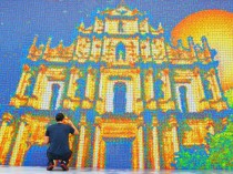 Une fresque murale géante... en Rubik's ...