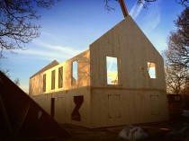 Une maison en bois massif montée en quatre jours