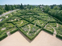 Le jardin labyrinthe d'un château élu jardin de ...