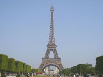 La Tour Eiffel prête ses ascenseurs le temps d'un ...