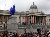 Un coq géant crée la controverse à Londres