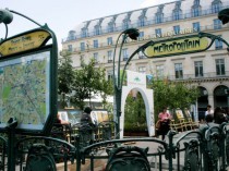 Une forêt sur le parvis du Palais-Royal