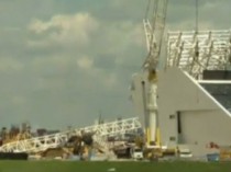 Une grue de 114 m s'écrase sur le stade de Sao ...