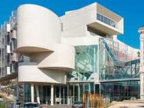 Bagnolet dévoile sa mairie aux trois galets, ...