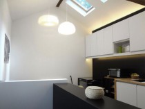 Une loge de gardien transformée en duplex lumineux