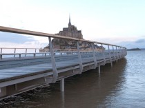 Mont-Saint-Michel : l'ouverture du pont-passerelle ...