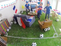 Un salon se transforme en stade de foot en 90' ...