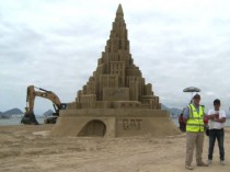 Un château de sable géant en hommage à Oscar ...