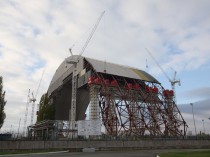 L'enceinte de confinement de Tchernobyl levée ...