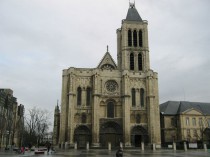 Le "remontage" de la flèche de la basilique ...