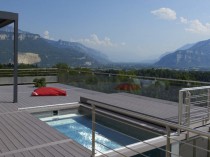 Une piscine spa transparente édifiée à flanc de ...