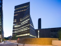 La Tate Modern, un bâtiment pyramidal conçu par ...