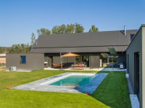 Une maison alsacienne prend des allures de grange ...