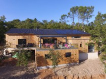 Une maison écologique et ultra-connectée livrée ...