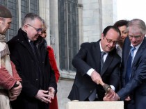 François Hollande lance la  reconstruction de la ...