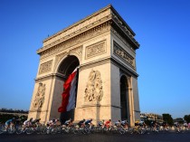 La terrasse de l'Arc de Triomphe bientôt ...