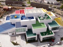 Lego House, un empilement de cubes géants pour ...