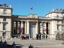 La loi va protéger les attributaires de marchés ...