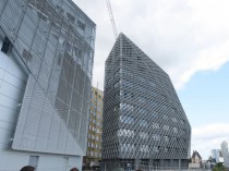 Au bas de la gare de Rennes, un bâtiment de ...