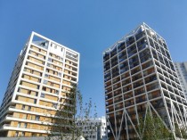 Au nord de Paris, deux tours d'habitation se ...