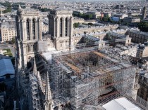 L'échafaudage sinistré de Notre-Dame de Paris ...