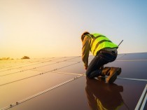 Une "giga-usine" de panneaux photovoltaïques va ...