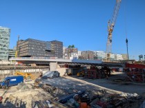 Lançage d'un pont de 87 mètres sur les voies de ...