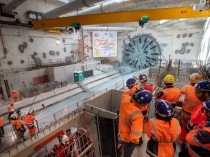 Ligne 18: un tunnelier entré en gare et de ...