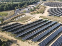 Une centrale solaire en service sur les ...