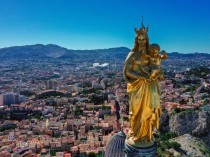 La statue de la basilique de ...