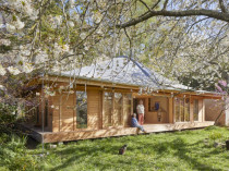 À Caen, une maison bois s'invite au fond du jardin