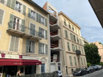 À Nice, un immeuble ultra-étroit défie un ...