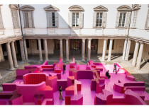 Lina Ghotmeh installe un labyrinthe rose dans la ...