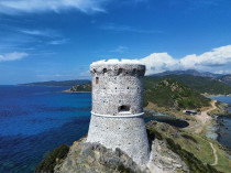 En Corse, la tour g&eacute;noise de la Parata r&eacute;v&egrave;le ...