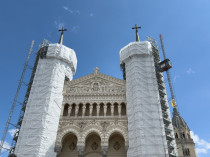 &Agrave; Lyon, les tours de la basilique de Fourvi&egrave;re ...
