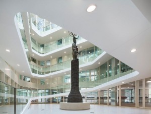 Double peau vitr&eacute;e pour un navire-amiral ancr&eacute; ...