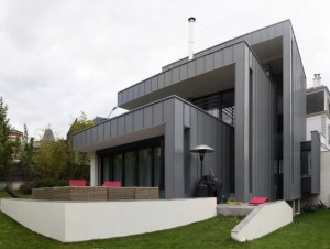 Maison neuve : trois blocs en zinc, trois ...