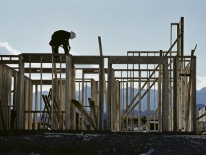 Hausse des prix des matériaux (acier, bois...) : comment les entreprises font face