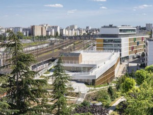 Le centre sportif Poissonniers, élément d'une nouvelle écologie urbaine pour Paris 18e