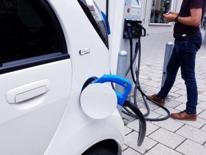 Paris cherche à accélérer le déploiement de bornes de recharge dans ses copropriétés