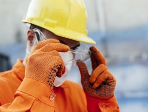 Le protocole Covid veut rendre systématique le masque dans les espaces partagés et clos