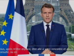 Le manque de matières premières a retardé de nombreux chantiers, Emmanuel Macron
