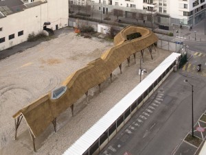 Chaume urbain, une rue couverte aux accents écologiques 