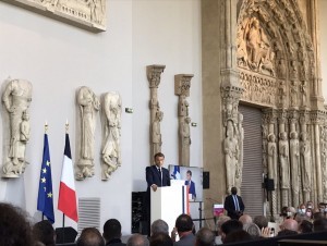 Macron annonce de no...