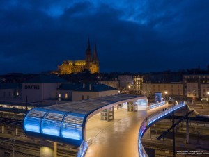 Eure-et-Loir : une passerelle minimaliste mais moderne pour la gare de Chartres