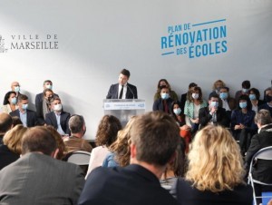 À Marseille, le maire signe le coup d'envoi des travaux de rénovation des écoles