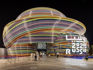 À l'Expo universelle 2020, le pavillon russe impressionne par son dôme multicolore