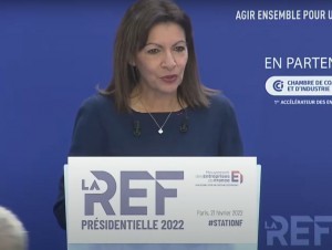 Anne Hidalgo tente de convaincre les chefs d'entreprise lors d'un événement du Medef