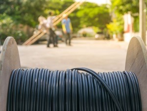 La fibre dépasse le cuivre et accélère en zones peu denses